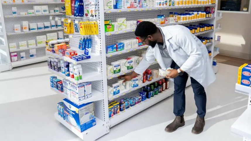 Emmanuel Ayanjoke working in Pharmacy 858