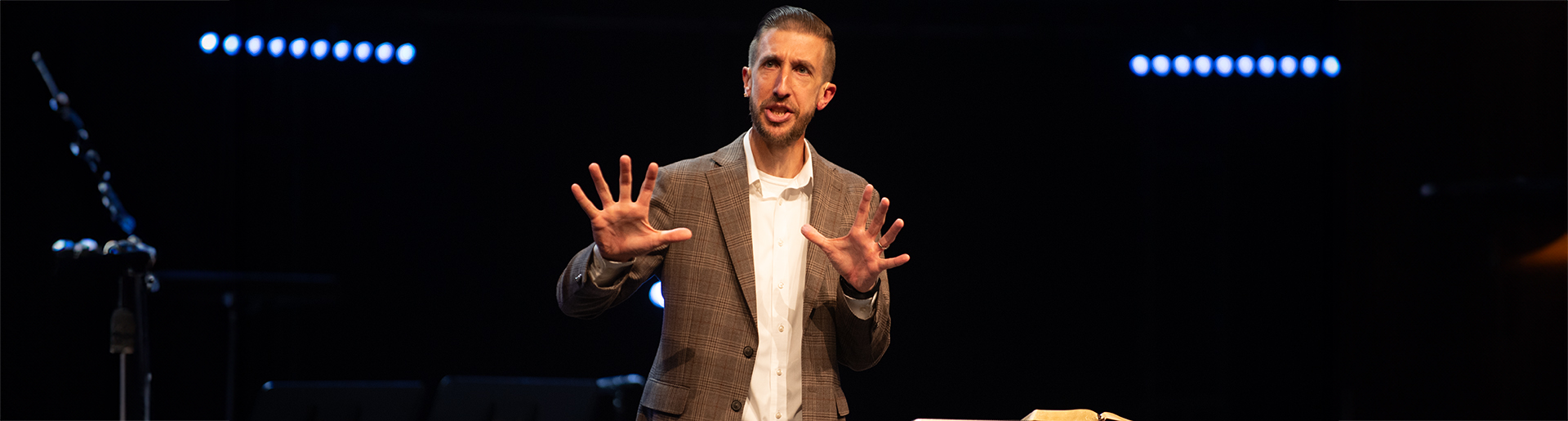 Dr. Jeremy Kimble preaching in chapel 1920