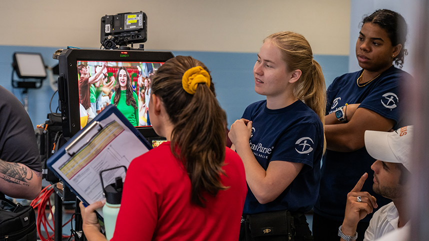 Elizabeth Kollmar working on Operation Christmas Child Video 858