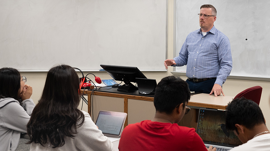 Jonathan Sutton teaching international student orientation 858