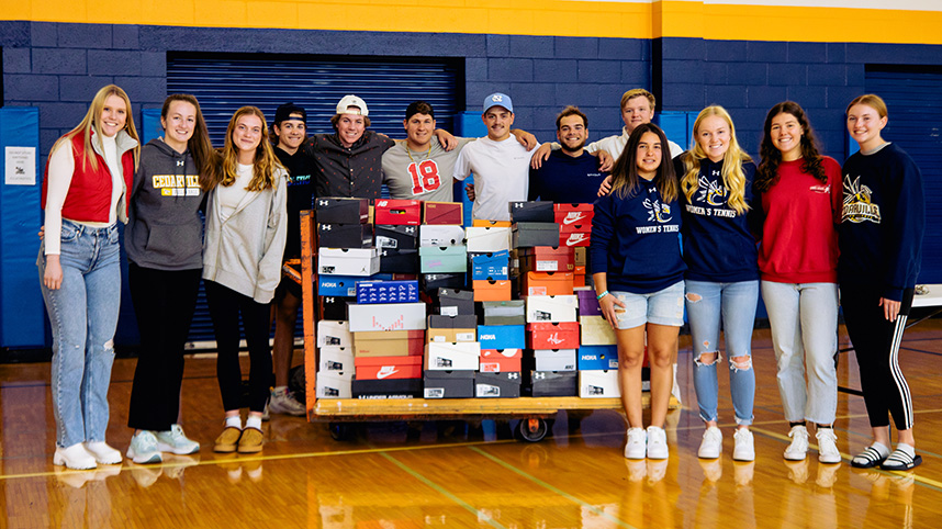 Cedarville student athletes pack boxes for Operation Christmas Child 858