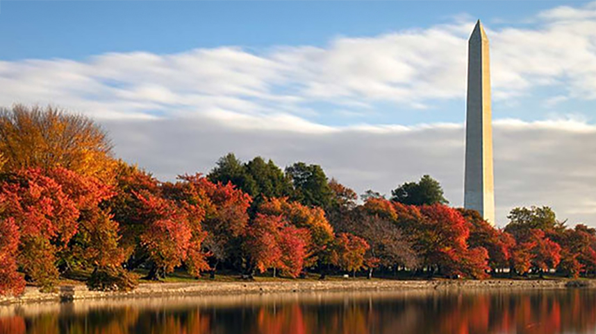 Washington Monument inf the fall from Potomac River 858