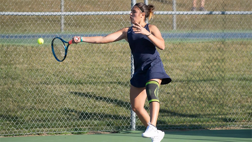 Diana Ivanikhina playing tennis.